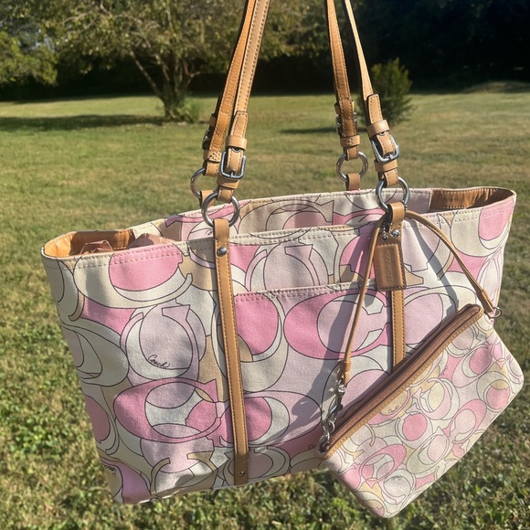 Coach Scarf Print Pink & Beige Bag F13349 w/ Wristlet Large Tote Silver Hardware - Picture 1 of 15